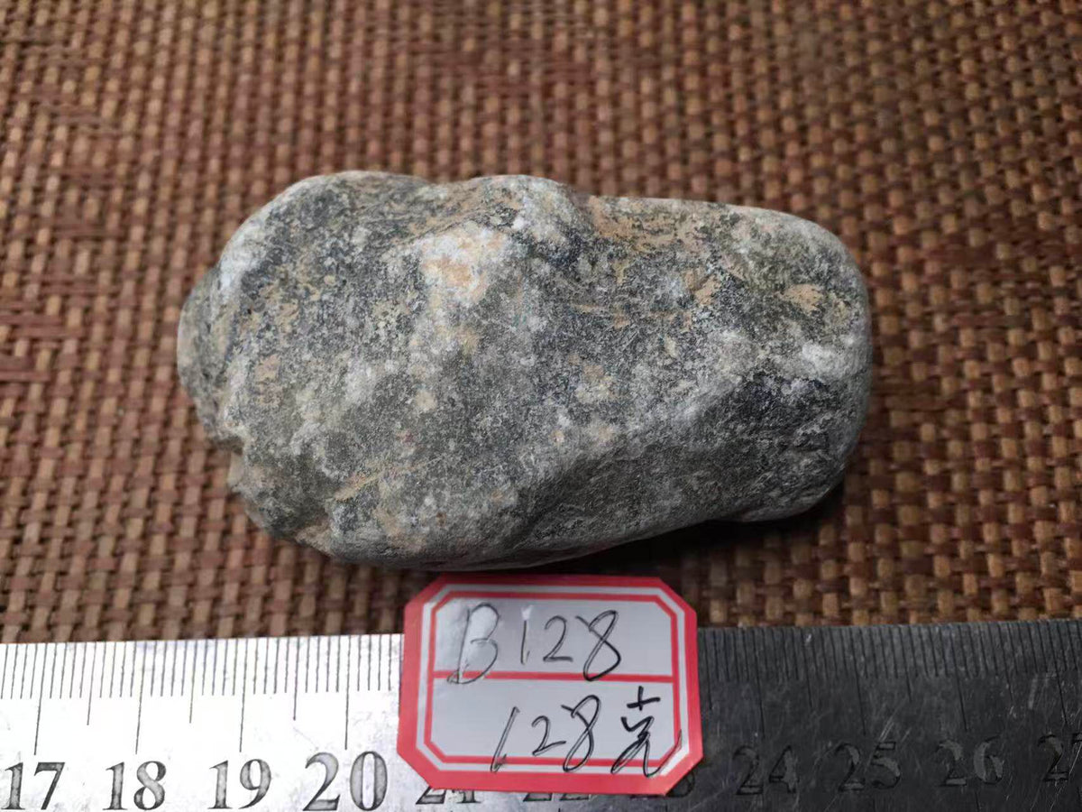 翡翠原石 NO.B128 實拍圖 01
