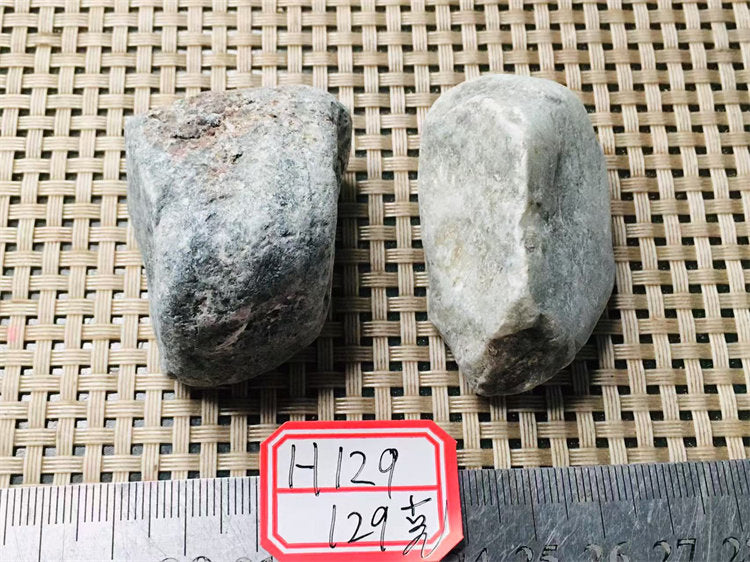 翡翠原石 NO.H129 實拍圖 01