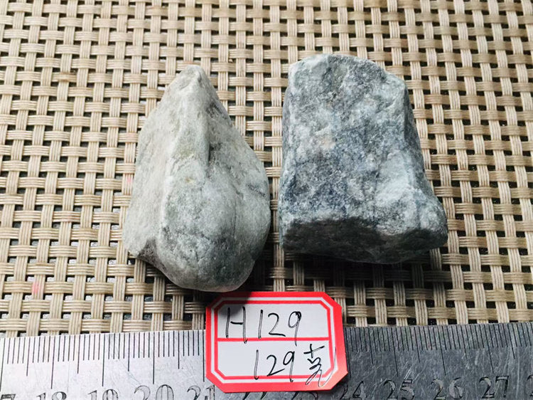 翡翠原石 NO.H129 實拍圖 02
