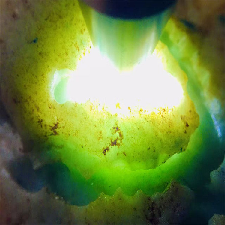翡翠原石 NO.M1482 實拍圖 05