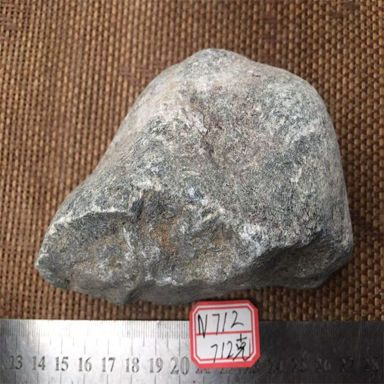 翡翠原石 NO.N712 實拍圖 01