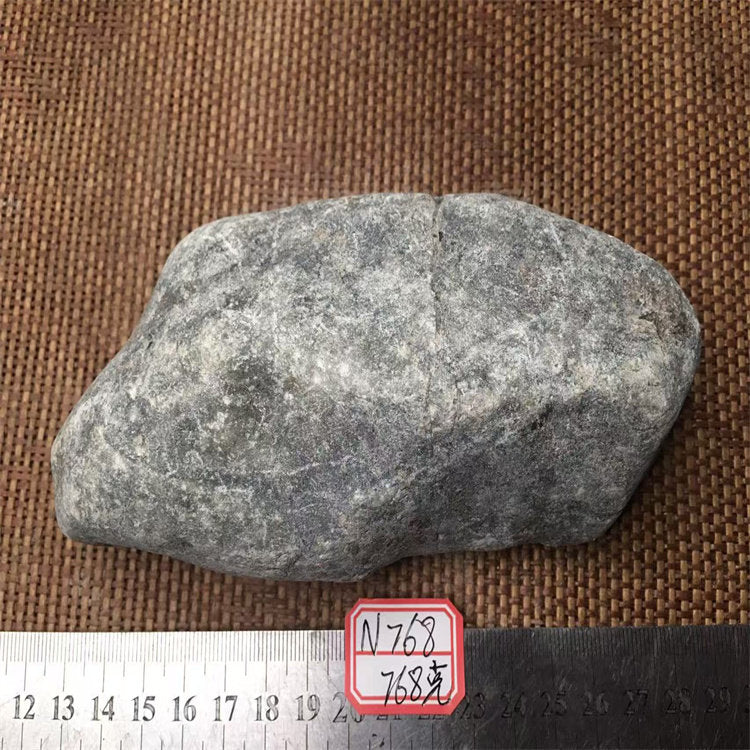 翡翠原石 NO.N768 實拍圖 01